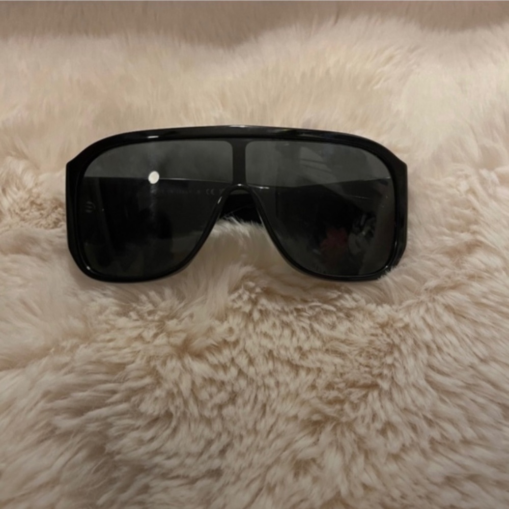 CHANEL Oversized Black Shield Sunglasses - Picture 3 of 7